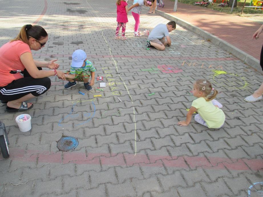 Fotogaléria Tvorivé dielne a maľovanie na asfalt (11) Tvorivé dielne a maľovanie na asfalt